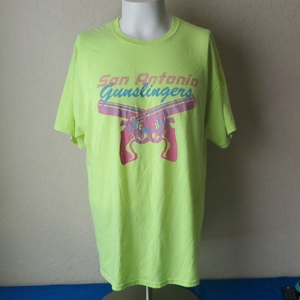 Vintage Style San Antonio Gunslingers Neon Graphic T-Shirt – Size XL